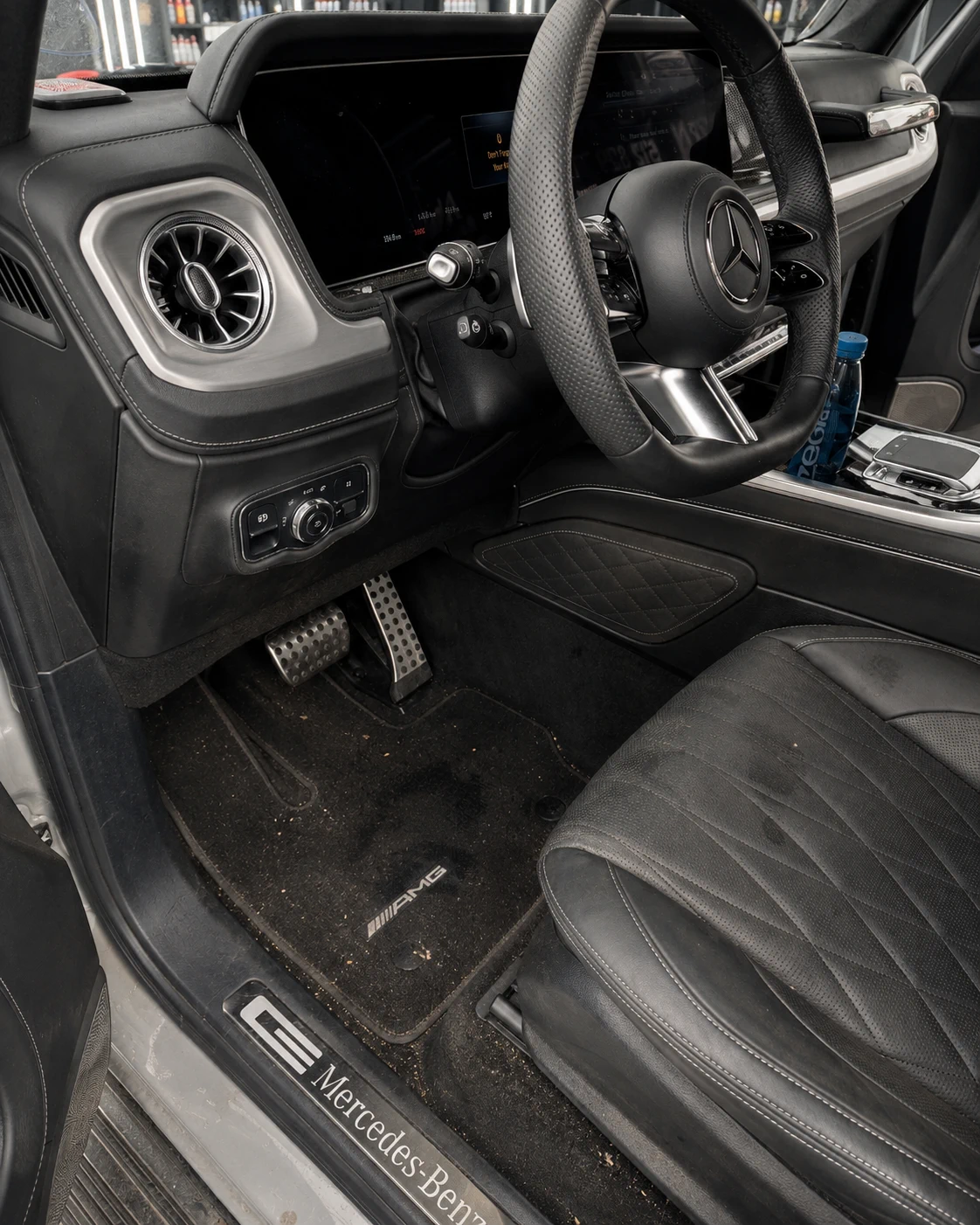 Poste de conduite avant detailing