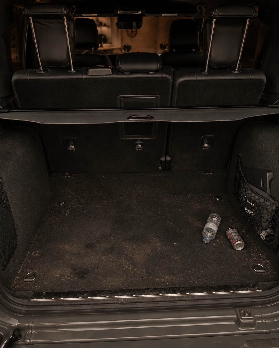 Coffre de SUV avant detailing intérieur